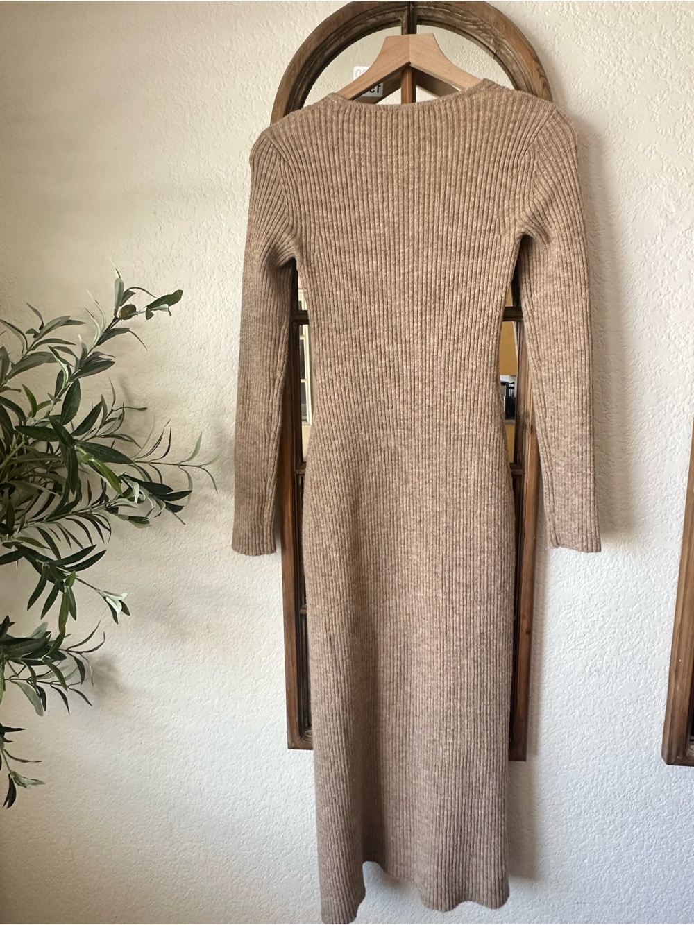 ASTR The Label Tan Rib Knit Side Button Slit Midi Sweater Dress Size Small - Picture 2 of 10